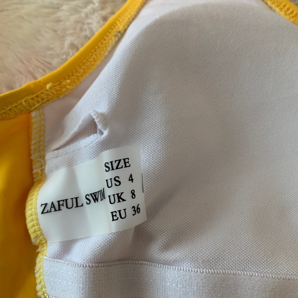 Zaful cut out on piece swim suit - Picture 5 of 6